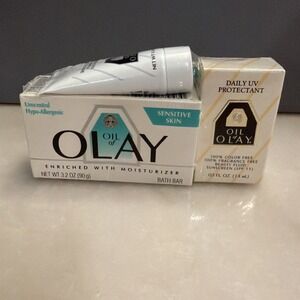 Vtg 1993 Oil of Olay Sensitive Skin Care Kit Bath Bar Soap Sunscreen & Face Wash